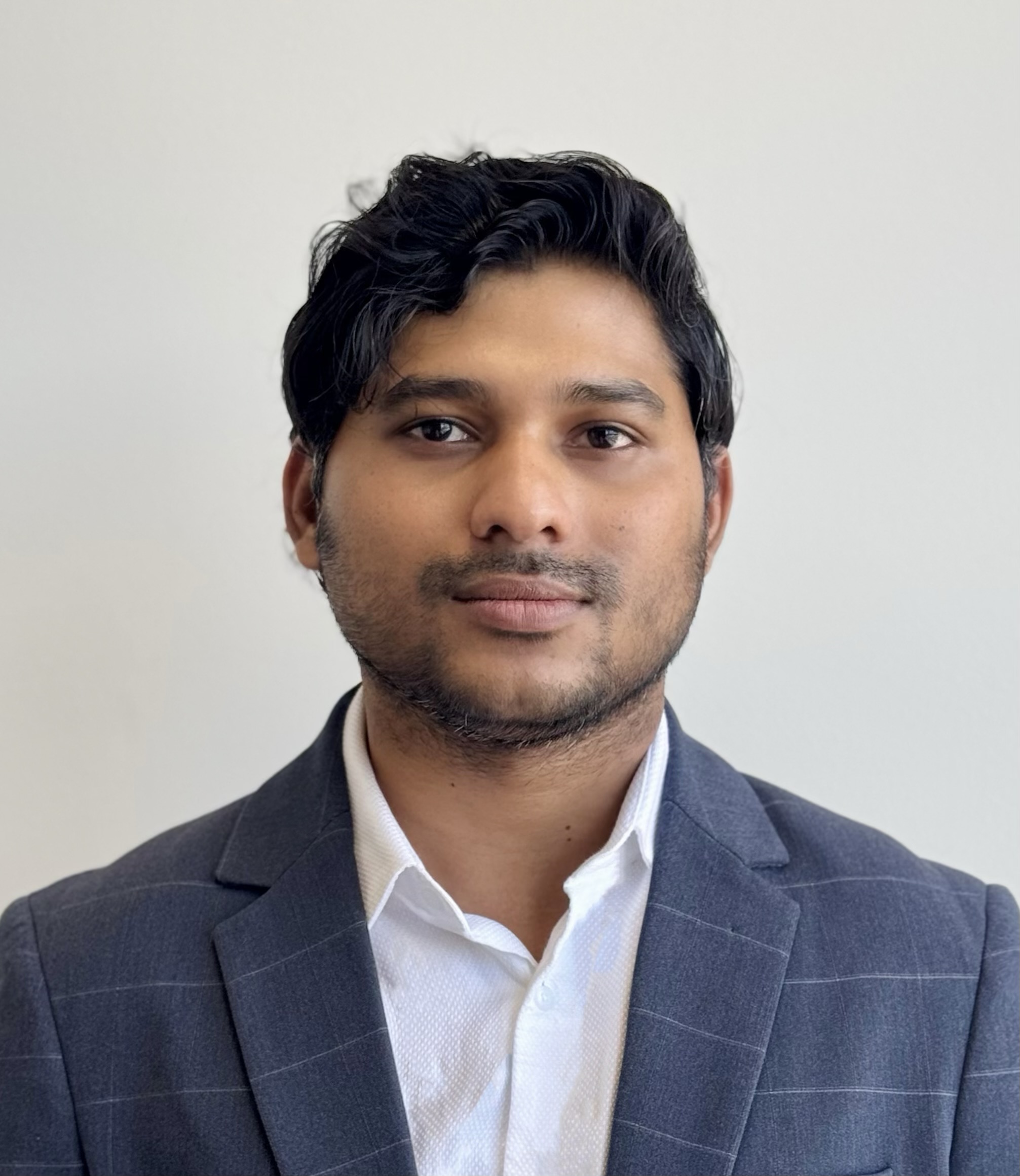 Headshot of Amit Arovi